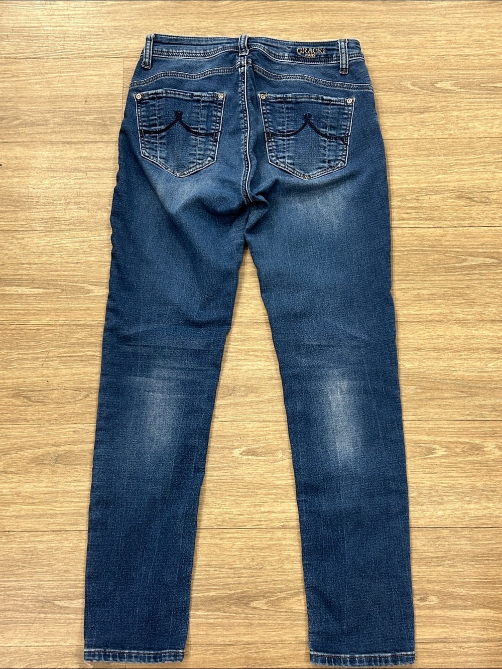 Grace in LA Skinny Jeans - Picture 6 of 8